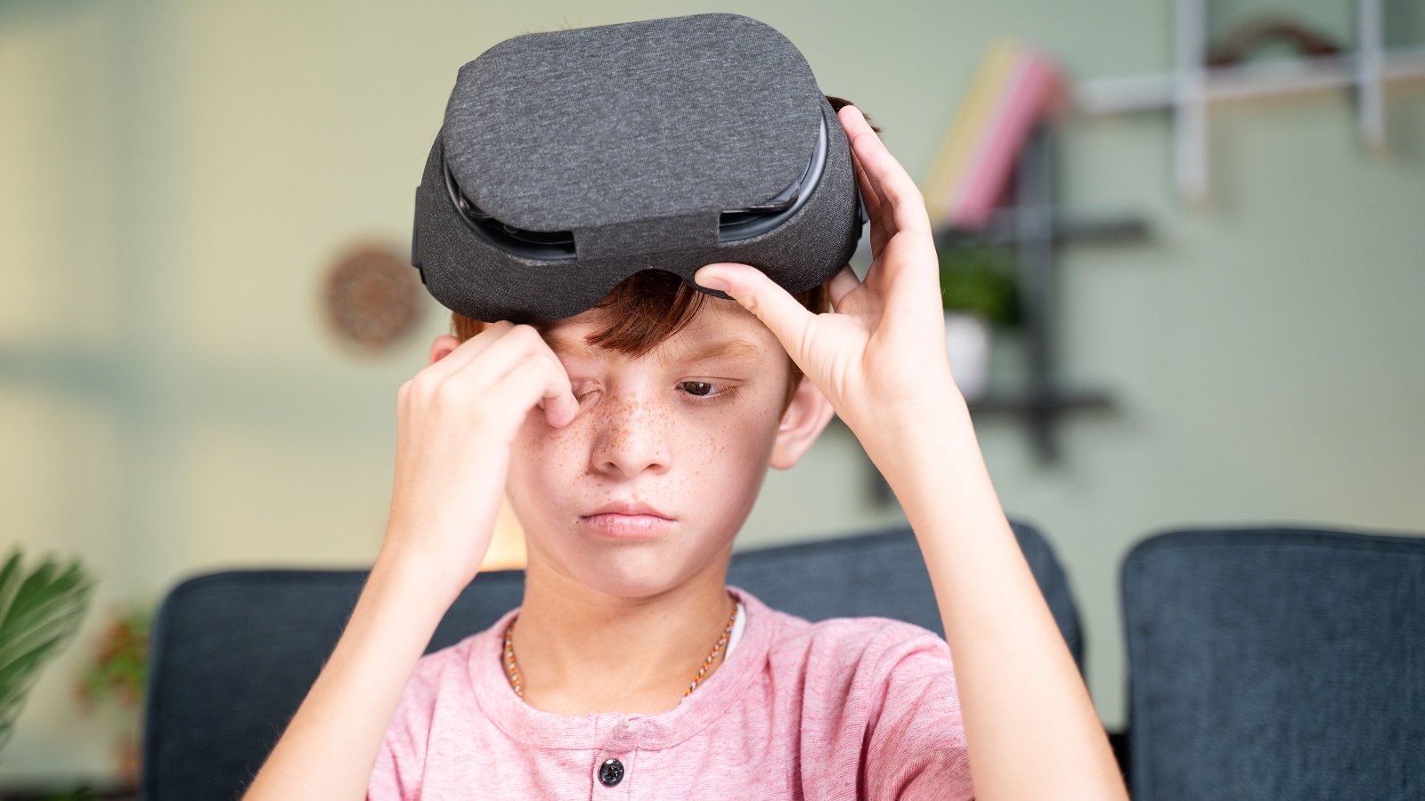 Bør barn og unge bruke VR-briller? | Barnevakten